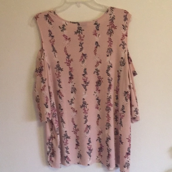 Worthington Cold Shoulder Top. - Picture 3 of 4